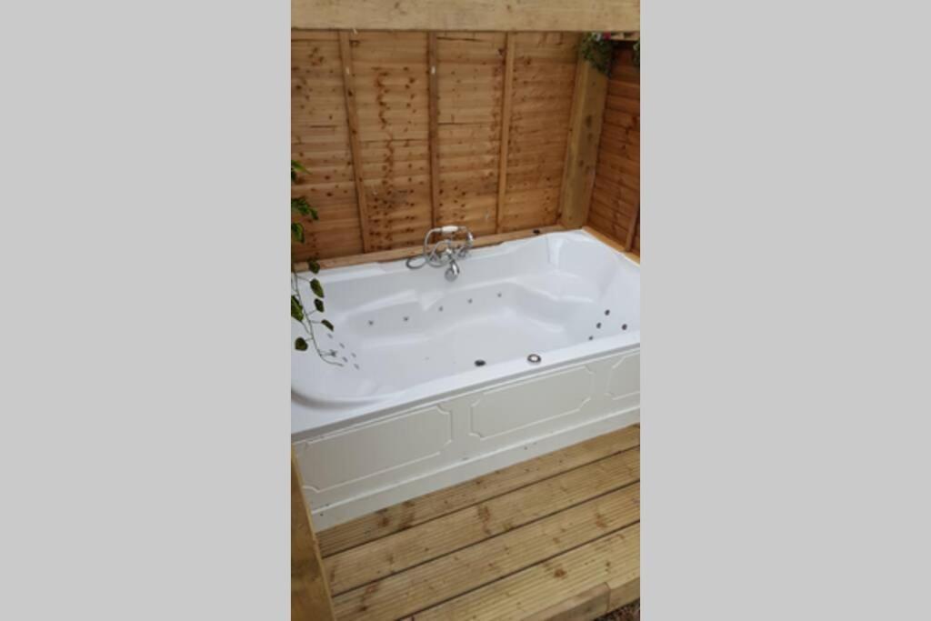 Lazy Lodge Glamping Pod With Hot Tub Port Laoise Exterior foto